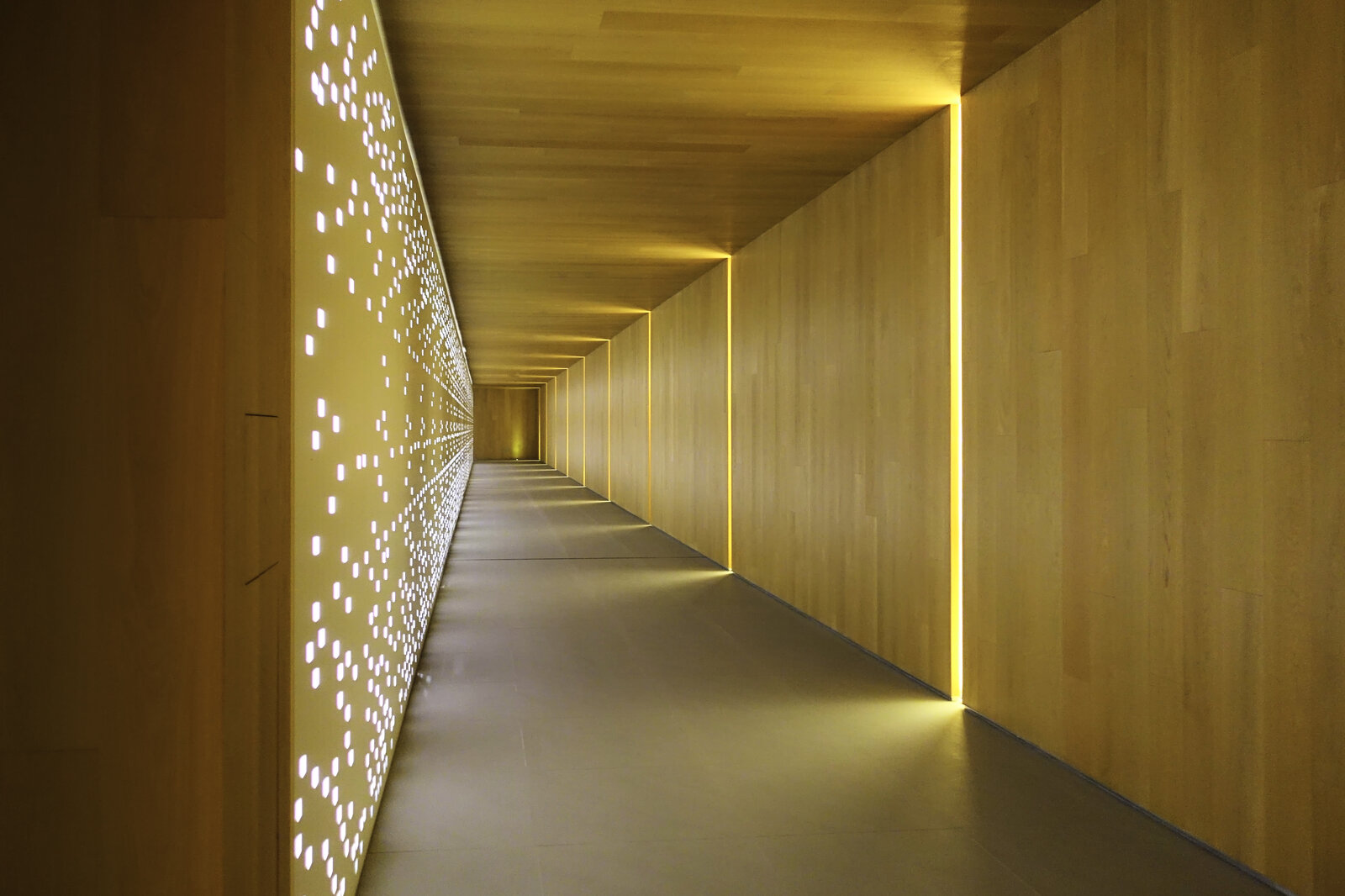 asset-4085769_Modern_building_interiors